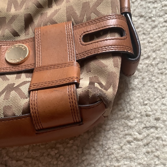 MichaelKorsSignatureMonogram BrownLeatherShoulderBag. IncludesMatchingWallet.EUC - Picture 7 of 14